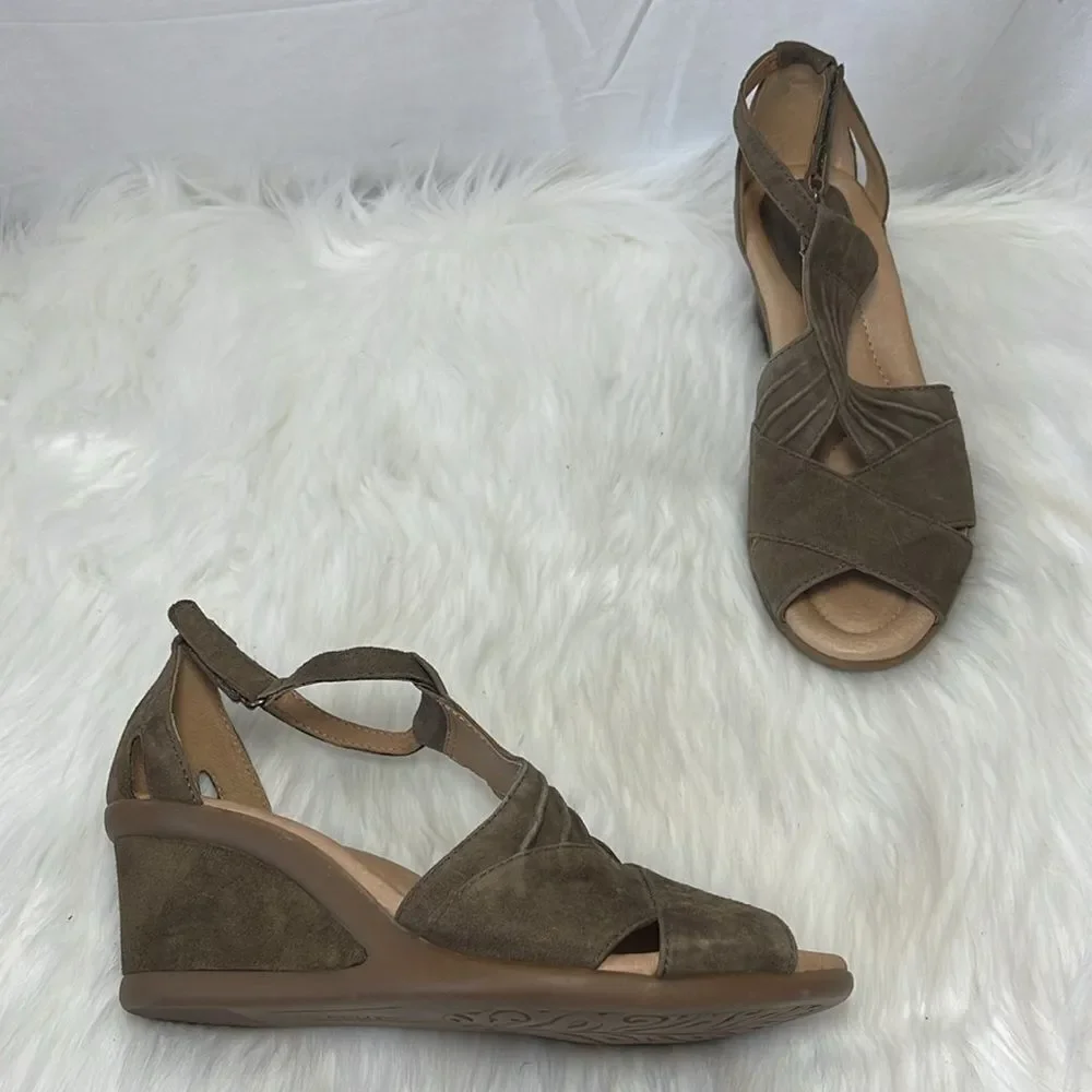 Earth Curvet Khaki Suede Wedge Sandals Sz‎ 8.5